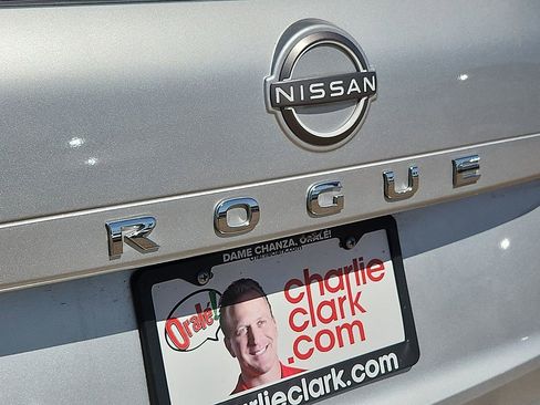 Used 2023 Nissan Rogue SL w/ SL Premium Package image 10