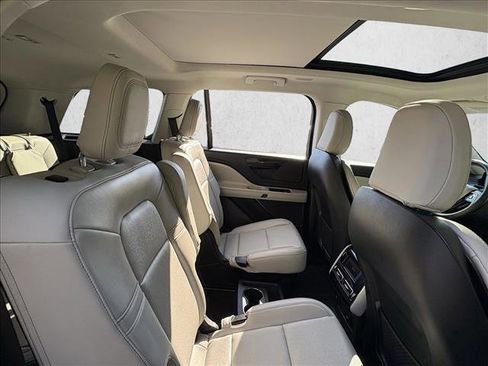 Used 2025 Lincoln Aviator AWD image 20