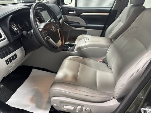 Used 2015 Toyota Highlander XLE AWD/4WD image 13