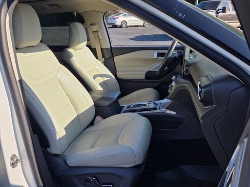 Used 2020 Ford Explorer Platinum w/ Premium Technology Package AWD/4WD image 17