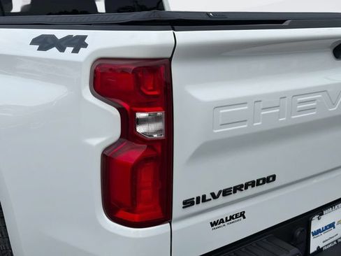 Used 2024 Chevrolet Silverado 1500 RST w/ Z71 Off-Road Package AWD/4WD image 11