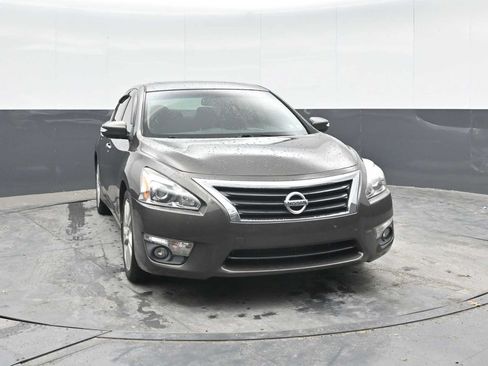 Used 2013 Nissan Altima 3.5 SV w/ Navigation Pkg FWD image 6