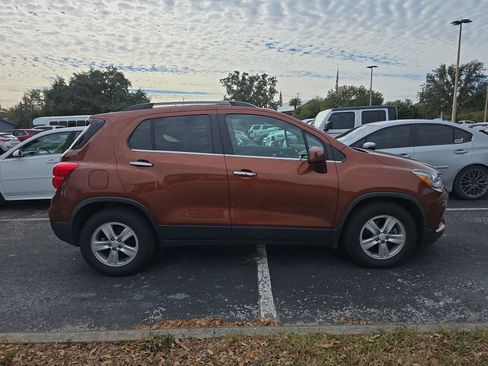 Used 2019 Chevrolet Trax LT w/ LT Convenience Package image 6