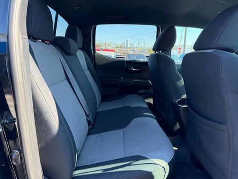 Used 2020 Toyota Tacoma TRD Off-Road w/ Technology Package image 25
