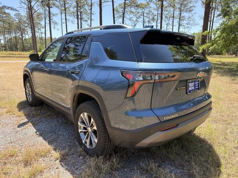 Used 2025 Chevrolet Equinox LT w/ Convenience Package II image 3