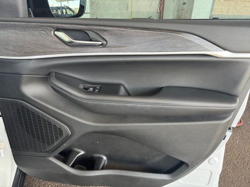 Used 2023 Jeep Grand Cherokee Limited AWD/4WD image 27