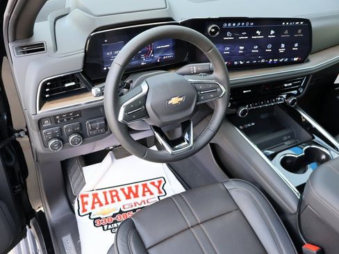 New 2025 Chevrolet Suburban High Country image 28