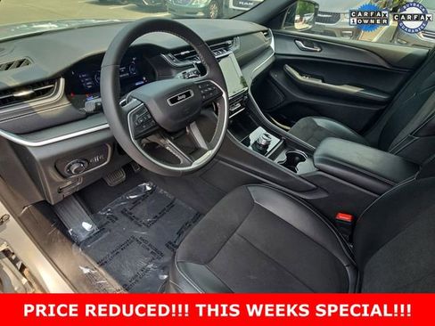 Used 2024 Jeep Grand Cherokee Altitude AWD/4WD image 17