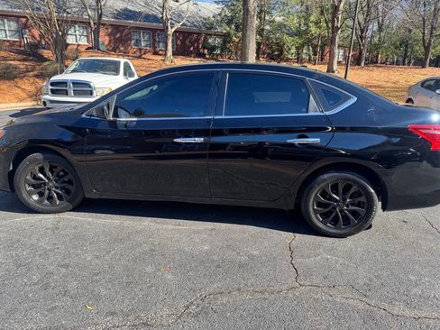 Used 2019 Nissan Sentra SV image 2