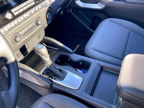 Used 2025 Nissan Frontier SV image 19