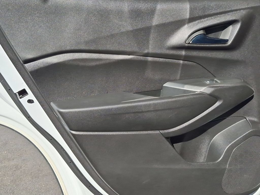 Used 2025 Chevrolet Trax LT w/ LT Convenience Package FWD image 27