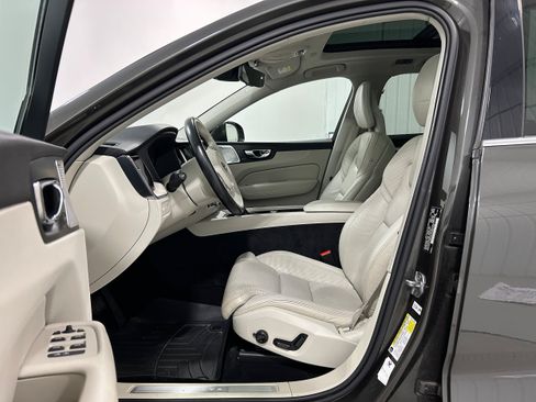 Used 2018 Volvo XC60 T6 Inscription w/ Luxury Seat Package AWD/4WD image 4