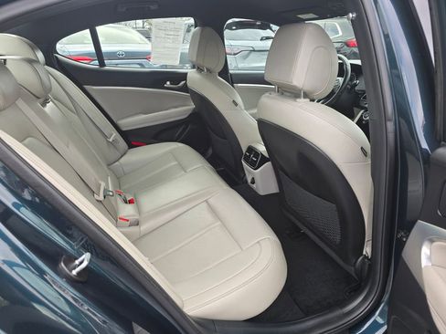 Used 2023 Genesis G70 2.0T RWD image 14