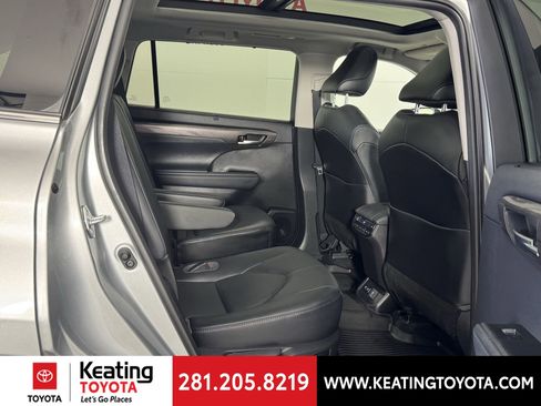 Used 2021 Toyota Highlander Platinum image 18
