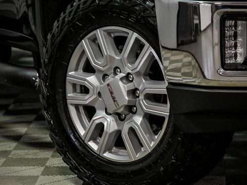 Used 2022 GMC Sierra 2500 SLE w/ SLE Value Package; image 3