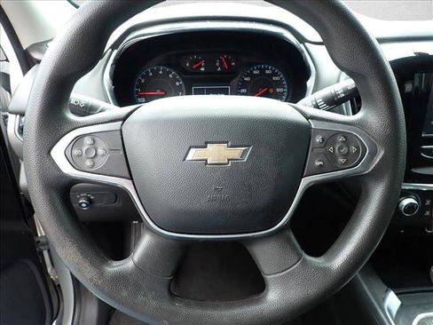 Used 2018 Chevrolet Traverse LS FWD image 11