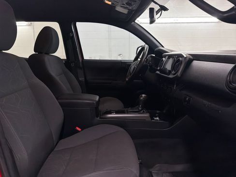 Used 2016 Toyota Tacoma TRD Off-Road w/ Towing Package AWD/4WD image 25