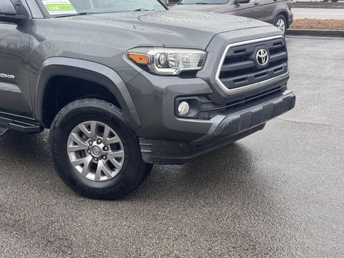 Used 2017 Toyota Tacoma SR5 image 3