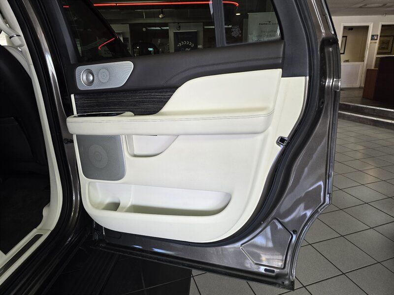 Used 2018 Lincoln Navigator L Black Label AWD/4WD image 21