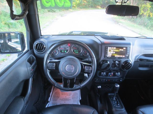 Used 2015 Jeep Wrangler Unlimited Sahara AWD/4WD image 9