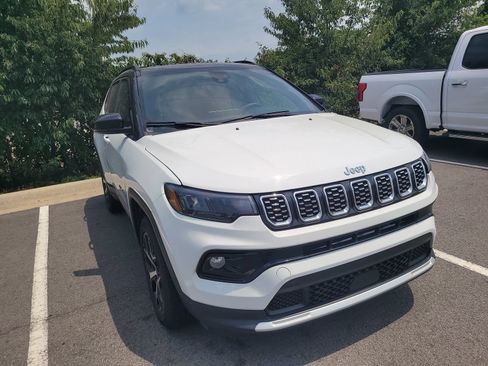 Used 2025 Jeep Compass Limited AWD/4WD image 3