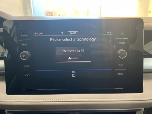 Certified 2025 Volkswagen Taos SE w/ Panoramic Sunroof Package image 16