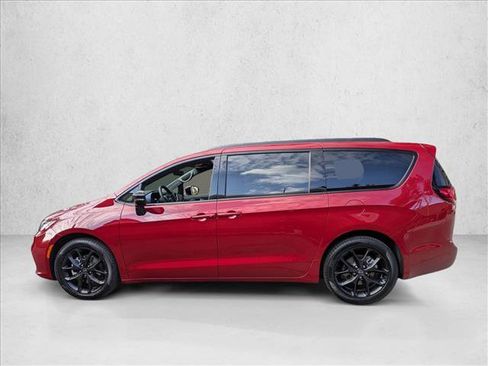 New 2026 Chrysler Pacifica Limited image 5