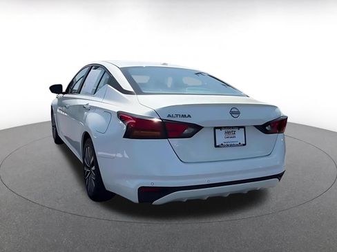 Used 2025 Nissan Altima 2.5 SV FWD image 11
