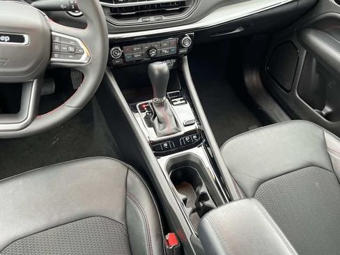 Used 2025 Jeep Compass Trailhawk AWD/4WD image 14