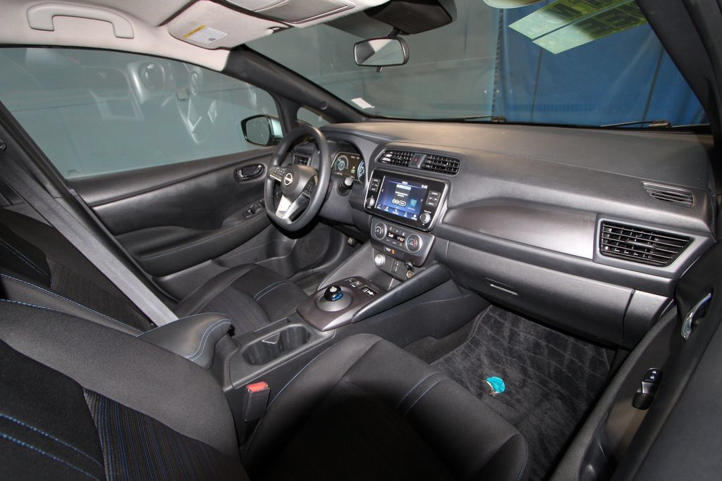Used 2025 Nissan Leaf S FWD image 19