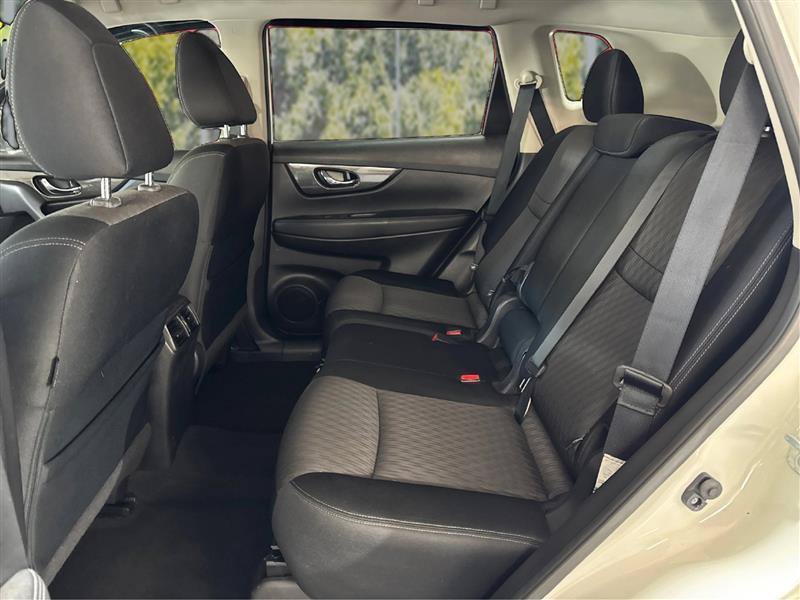 Used 2017 Nissan Rogue SV w/ SV Premium Package AWD/4WD image 10