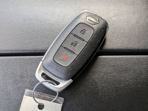 Used 2024 Nissan Rogue S FWD image 30