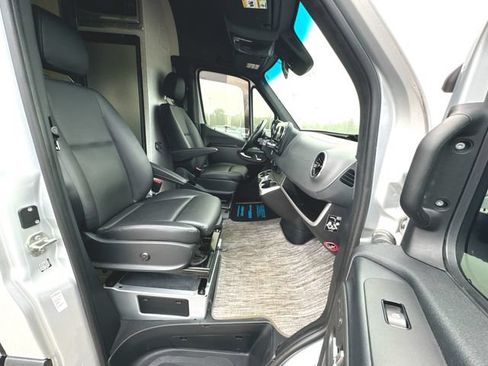 Used 2022 Mercedes-Benz Sprinter 2500 image 26
