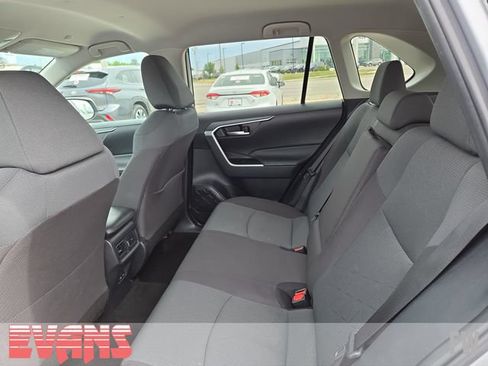 Used 2025 Toyota RAV4 XLE AWD/4WD image 22