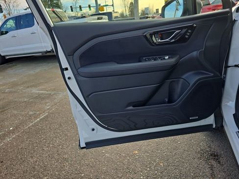 New 2025 Subaru Forester Touring image 19