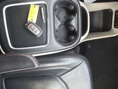 Used 2018 Chrysler Pacifica Touring-L Plus w/ Tire & Wheel Group image 23