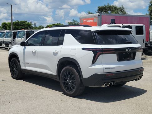 Used 2025 Chevrolet Traverse LT w/ Midnight/Sport Edition FWD image 3
