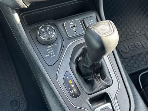 Used 2021 Jeep Cherokee Trailhawk w/ Trailer Tow Group image 28