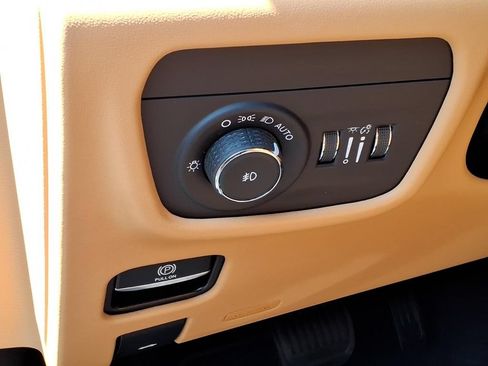 Used 2025 Jeep Grand Cherokee Summit AWD/4WD image 18