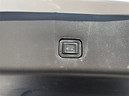 Used 2020 Chevrolet Traverse Premier image 37