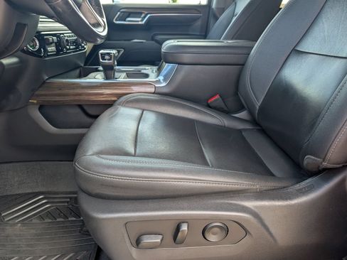 Used 2022 Chevrolet Silverado 1500 LT Trail Boss w/ Convenience Package II AWD/4WD image 9