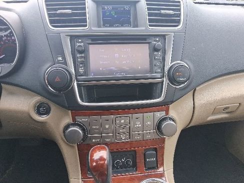 Used 2013 Toyota Highlander Limited AWD/4WD image 23