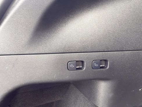 Used 2021 Tesla Model Y Long Range AWD/4WD image 22