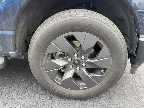 Used 2022 Ford F150 Lightning Lariat image 10