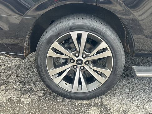 Used 2021 Ford Expedition Platinum RWD image 18