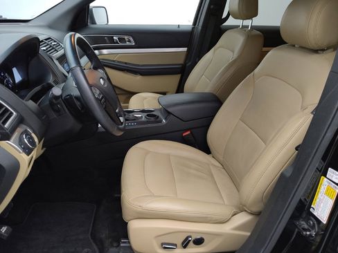 Used 2017 Ford Explorer XLT w/ Equipment Group 202A FWD image 17