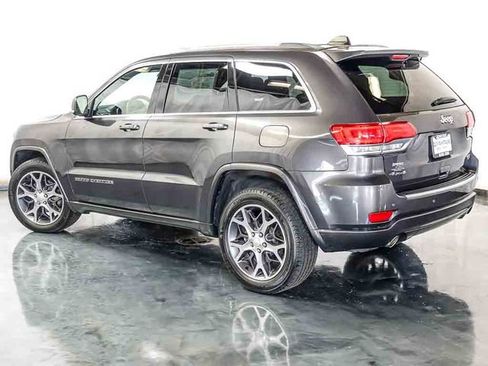 Used 2018 Jeep Grand Cherokee Limited AWD/4WD image 9