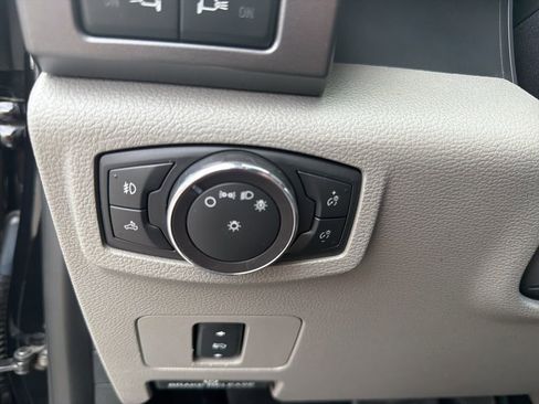 Used 2018 Ford F250 XLT w/ XLT Premium Package image 48