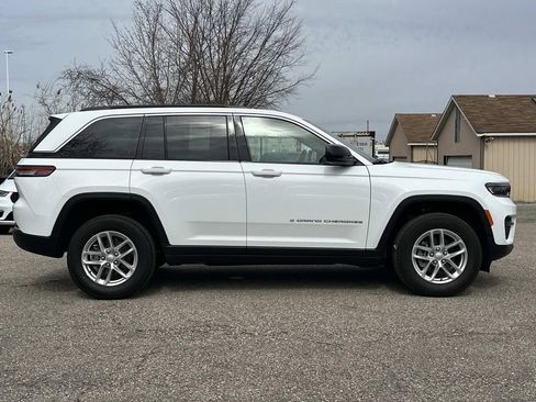 New 2026 Jeep Grand Cherokee Laredo image 2