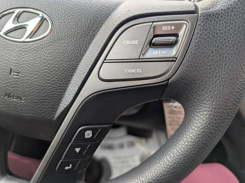 Used 2017 Hyundai Santa Fe SE image 25